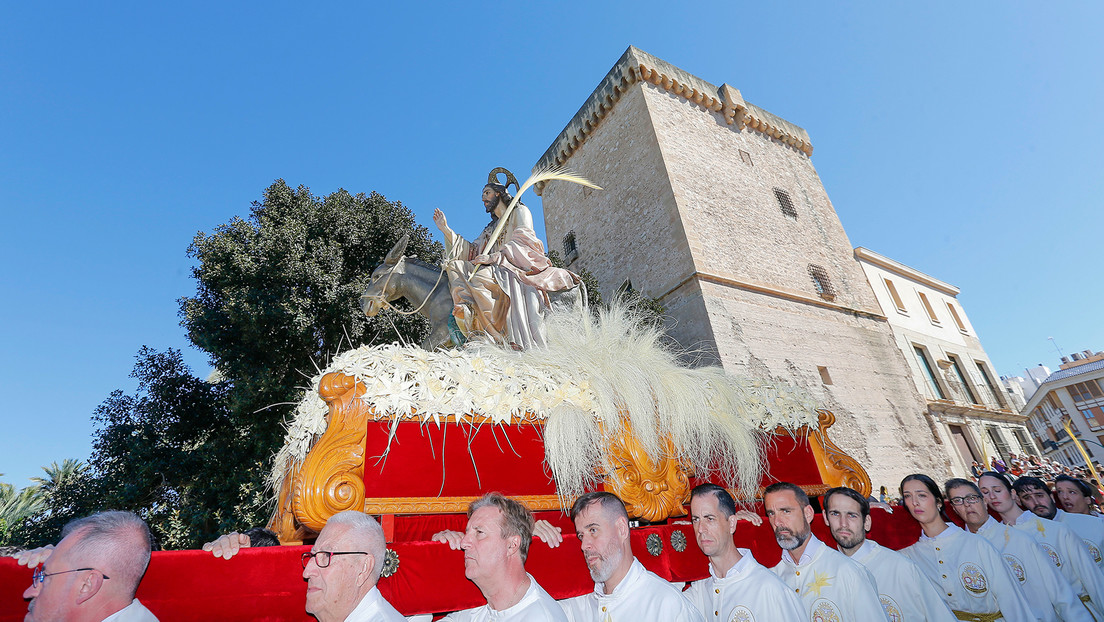 Sexo bajo el trono: denuncian que un concejal español tuvo relaciones íntimas en una iglesia