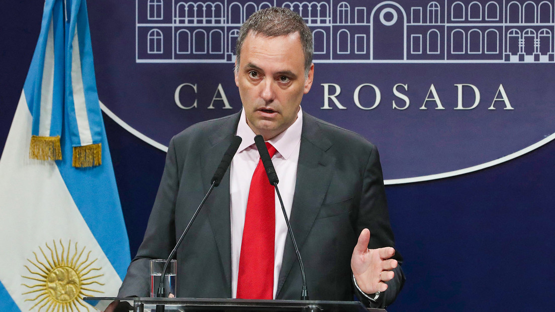 Vocero de Milei evita responder por el "aburrido" tema del transporte porque "durmió poco"