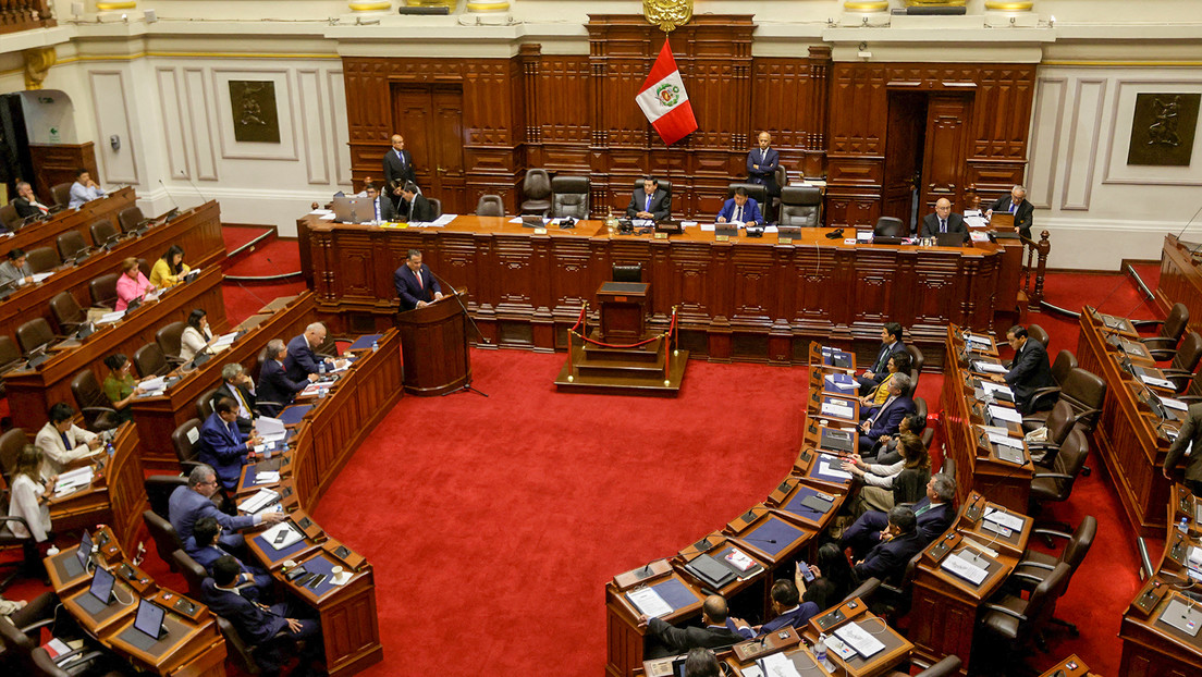 Congreso de Perú deja el lenguaje inclusivo fuera de los textos escolares