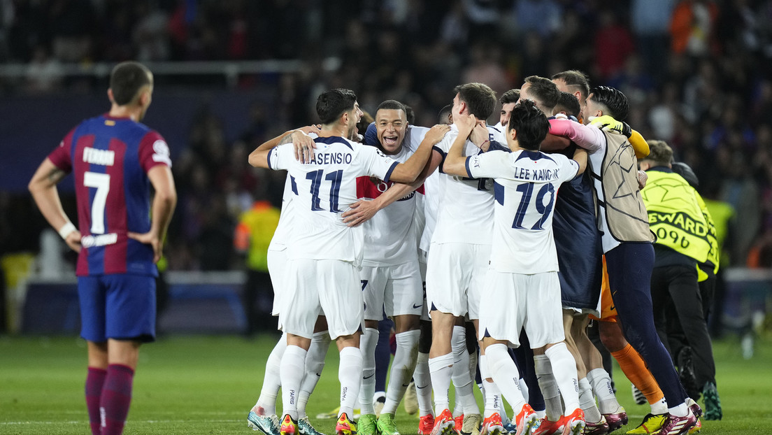 VIDEO: Fanáticos del F.C. Barcelona apedrearon por error el bus de su propio equipo