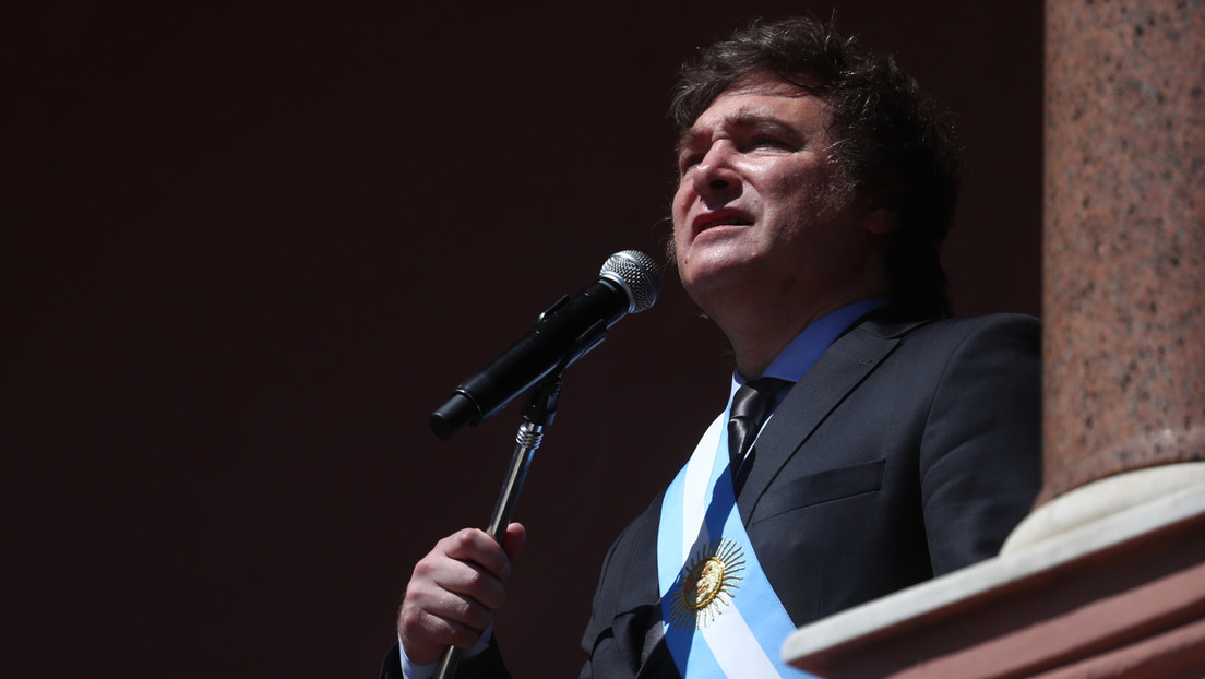 Milei da marcha atrás en la desregulación y ordena controlar aumentos en empresas privadas de salud