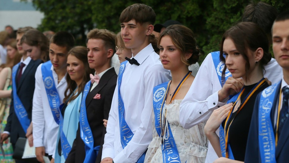 Ucrania planea introducir el entrenamiento militar en los colegios