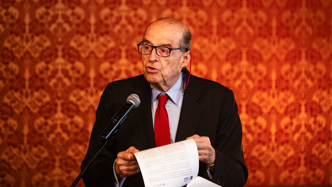 Prorrogan por 3 meses la suspensión del canciller colombiano Álvaro Leyva