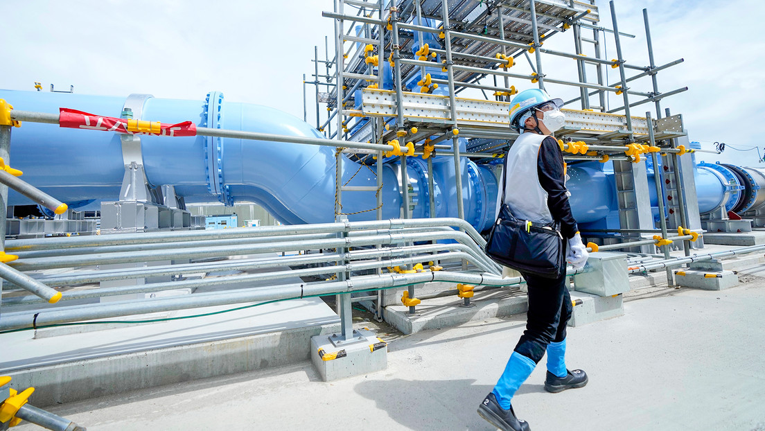 Suspenden la quinta descarga de agua radiactiva de Fukushima por una avería
