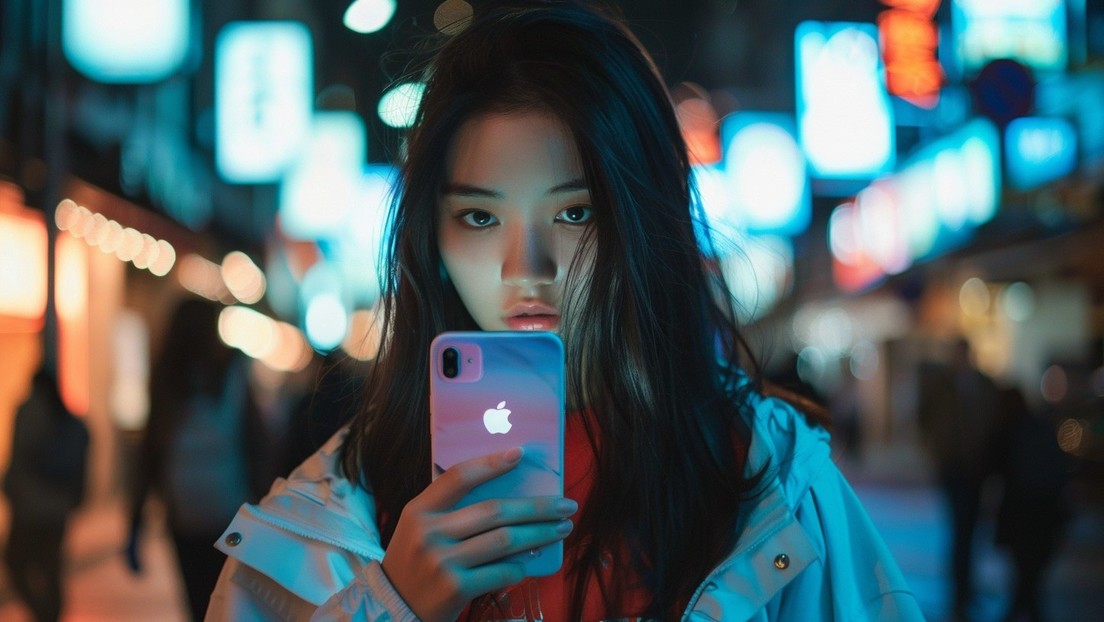 Joven es diagnosticada con 'cerebro de amor' por llamar a su novio más de 100 veces al día