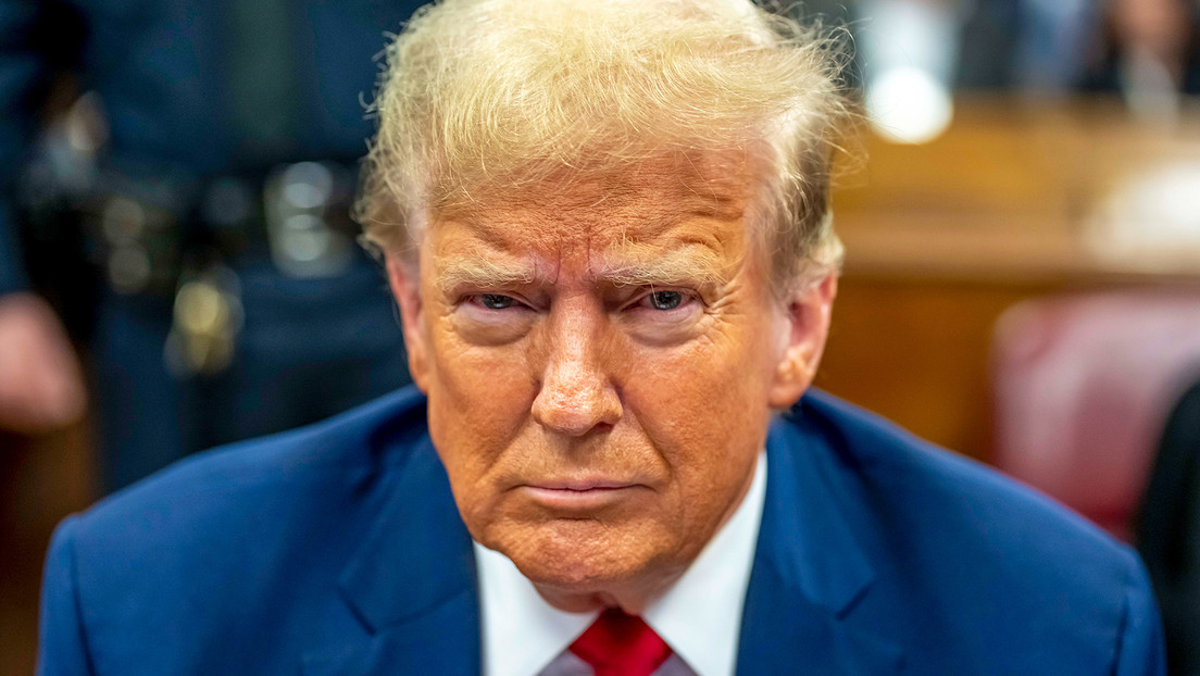 Asesores de Trump consideran sancionar a los países que se alejen del uso del dólar