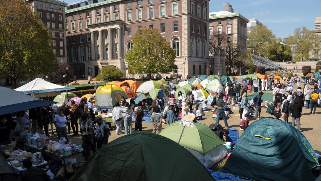 Reprenden a la directora de la Universidad de Columbia por la represión policial de las protestas