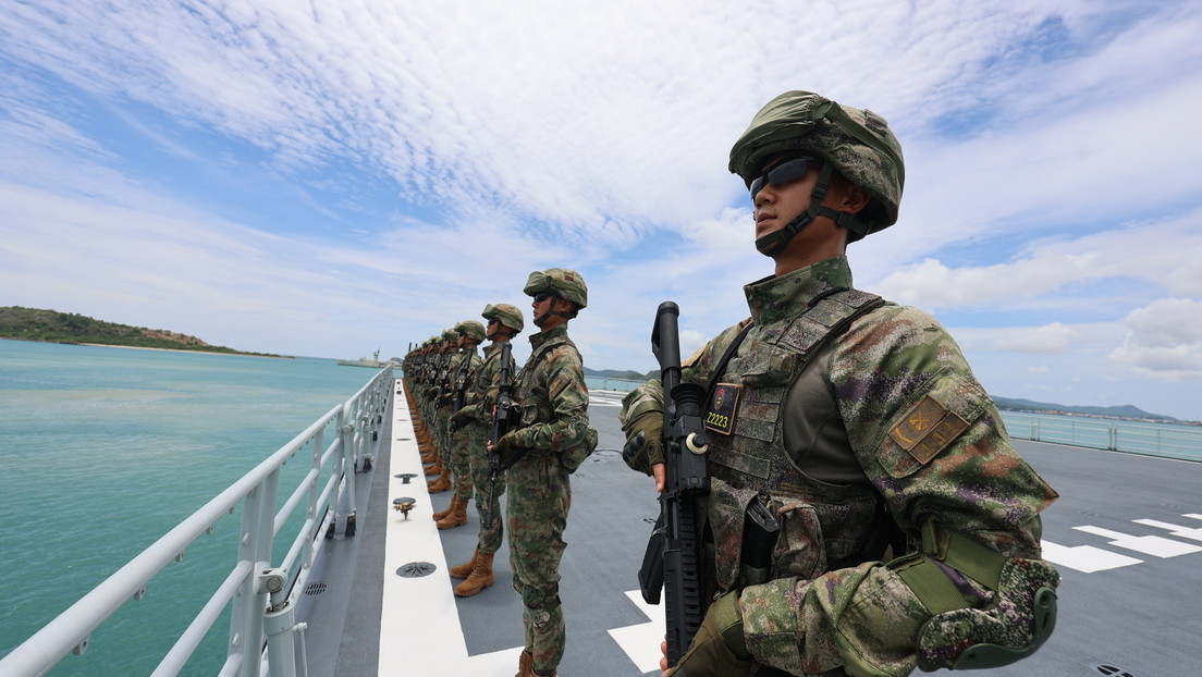 VIDEO: China expulsa con cañones de agua a un barco extranjero de una zona en disputa