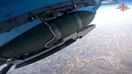 VIDEO: Cazas rusos destrozan un puesto de mando ucraniano con bombas FAB-500