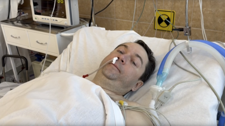 Atacan con cuchillo a un gobernador ruso