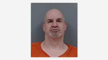 Informático suplanta la identidad de una persona durante tres décadas