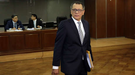 Autoridades ecuatorianas afirman que Jorge Glas se descompuso por "su negativa a consumir alimentos"