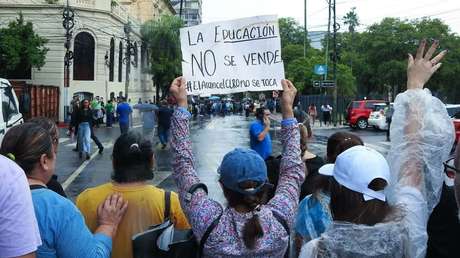 ¿Por qué se mantienen en paro los estudiantes universitarios en Paraguay?