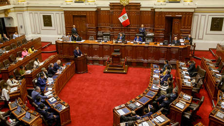 Congreso de Perú deja el lenguaje inclusivo fuera de los textos escolares