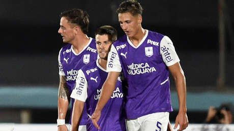 Futbolistas uruguayos arman una batalla campal con nueve expulsados tras un partido (VIDEO)