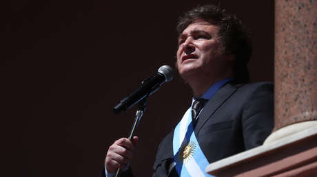 Milei da marcha atrás en la desregulación y ordena controlar aumentos en empresas privadas de salud