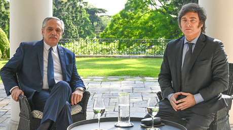 "Mi perro no me aconseja y está vivo": Alberto Fernández contraataca los insultos de Milei