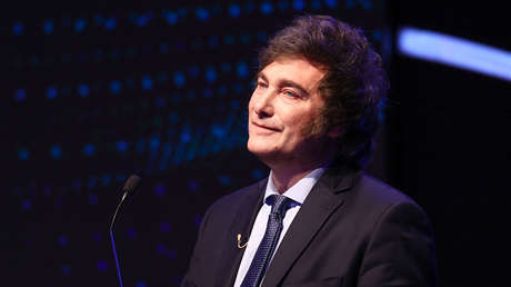 "El animal está ahí": médium dice que Milei cree que su perro muerto reencarnó en un clon