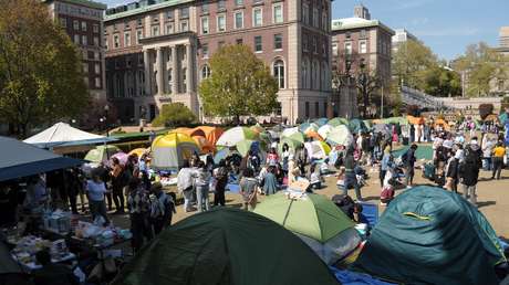 Reprenden a la directora de la Universidad de Columbia por la represión policial de las protestas