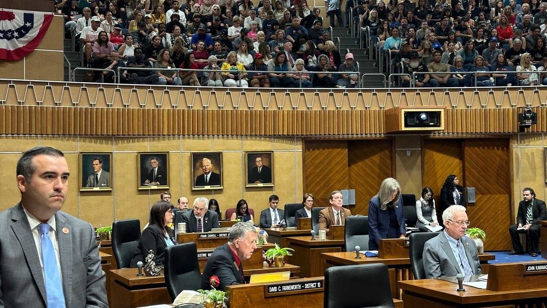 El Senado de Arizona aprueba derogar una ley de 1864 que prohíbe el aborto