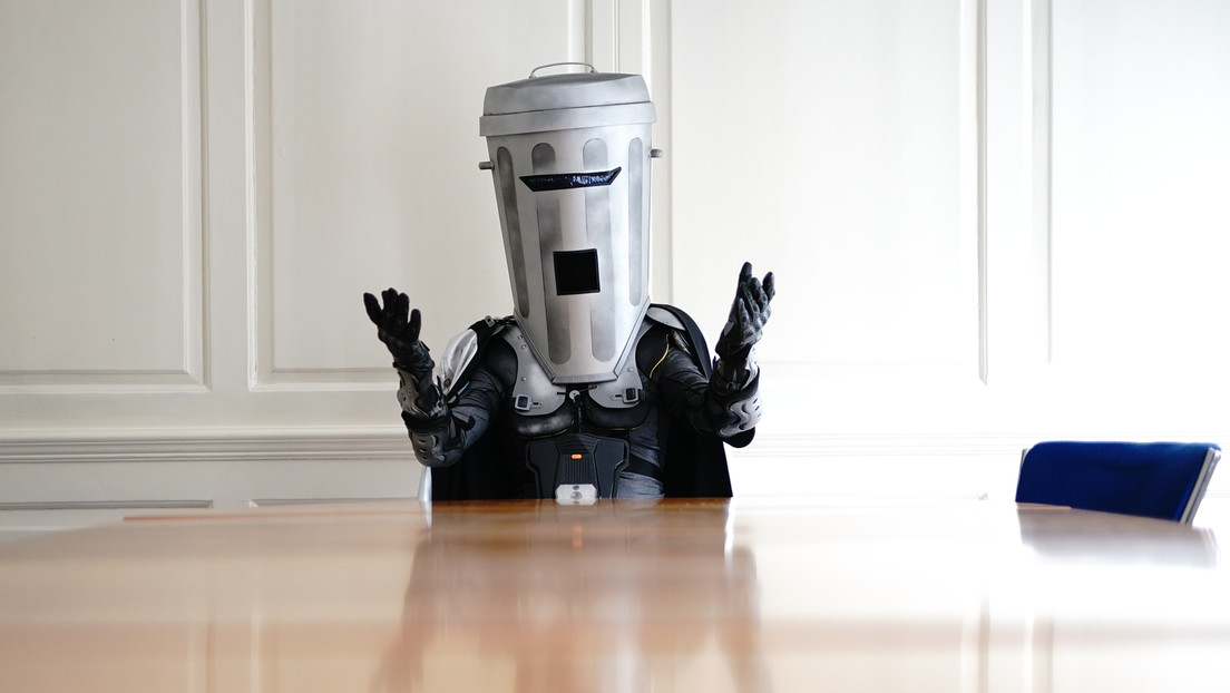 ¿Quién es el raro "guerrero intergaláctico" con un cubo de basura en la cabeza, que busca ser alcalde de Londres?