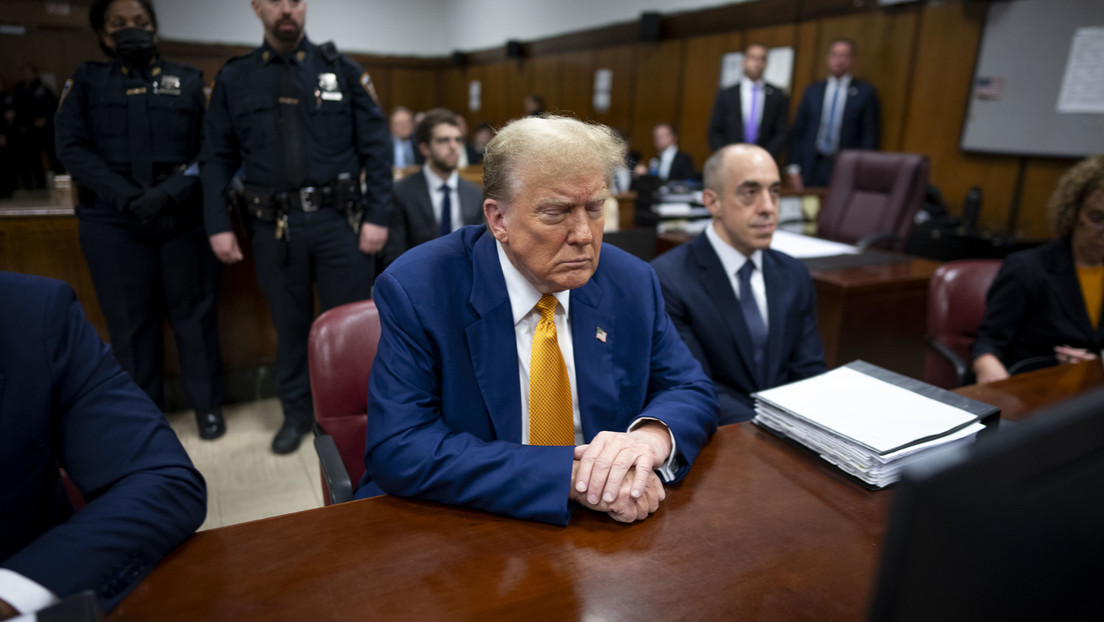Trump niega haber dormido en el juicio en su contra: "Simplemente cerré mis hermosos ojos azules"