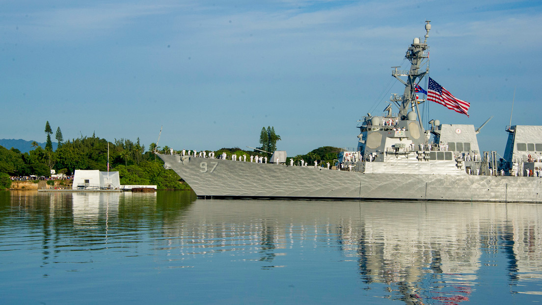 El Ejército chino expulsa a un destructor de EE.UU. de una zona en disputa