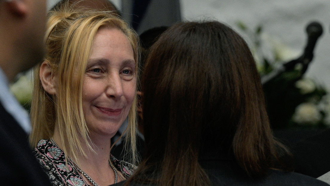 "Llegó El Jefe a Santa Fe": reciben a Karina Milei con cánticos, pancartas y abrazos