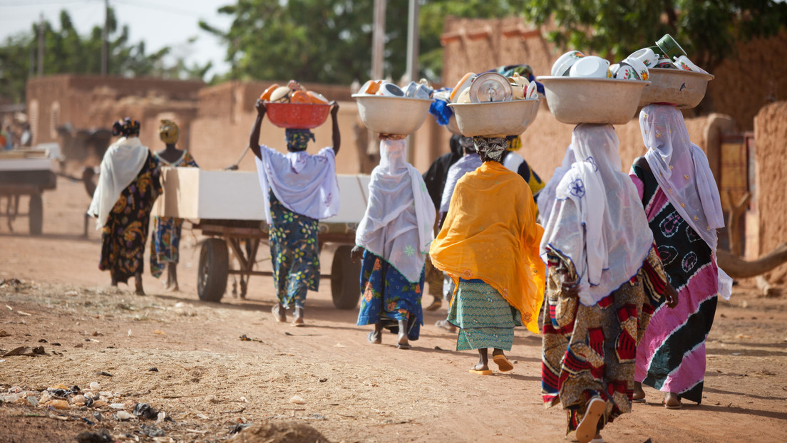 Un político nigeriano casará a 100 huérfanas