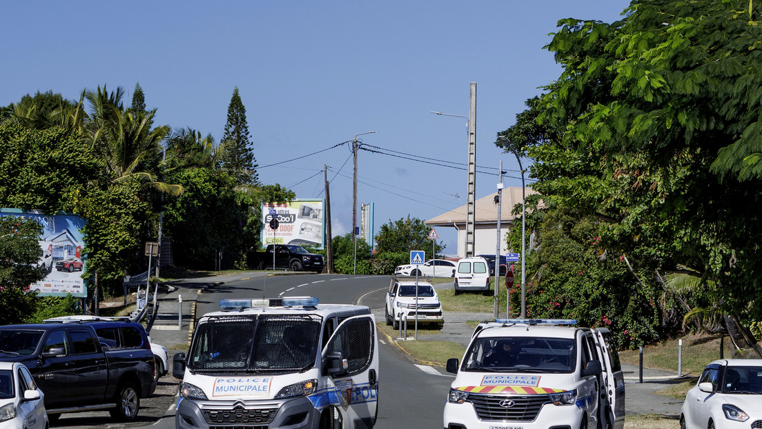 Francia anuncia "gran operación" en un aeropuerto de Nueva Caledonia