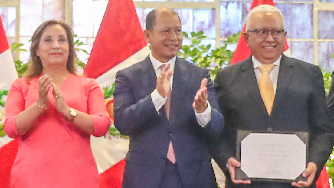 Dina Boluarte condecoró al juez que deberá resolver un caso en el que está involucrada