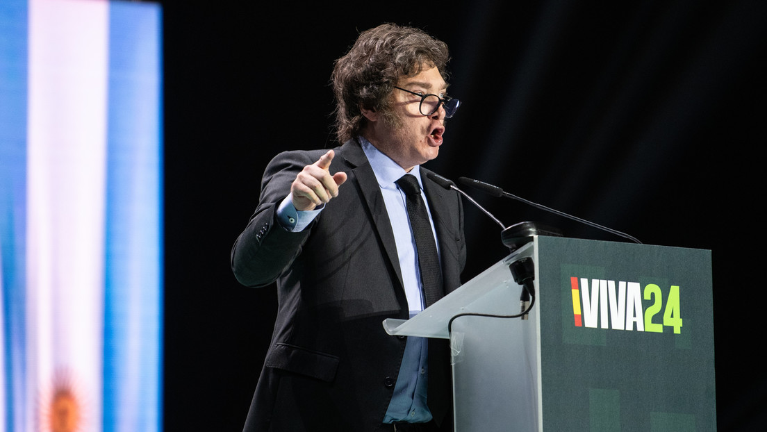 "Lo tengo 'matchpoint' a Pedrito": Milei arrecia sus críticas a Sánchez en una referencia al Zorro