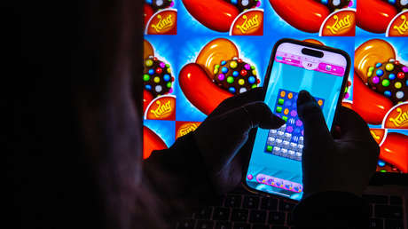 Sacerdote gasta miles de dólares del dinero parroquial en juegos móviles