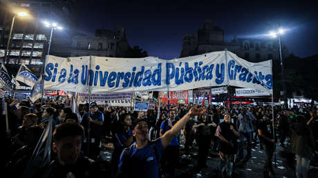 Milei ordena auditar convenios con las universidades tras la masiva marcha contra los recortes