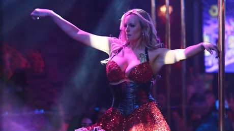 Pijama de satén, juegos de poder y azotes: actriz porno testifica en el juicio contra Trump