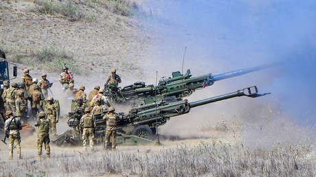 EE.UU. y Filipinas hunden un 'barco enemigo' durante ejercicios en el mar de la China Meridional