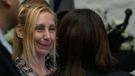 "Llegó El Jefe a Santa Fe": reciben a Karina Milei con cánticos, pancartas y abrazos