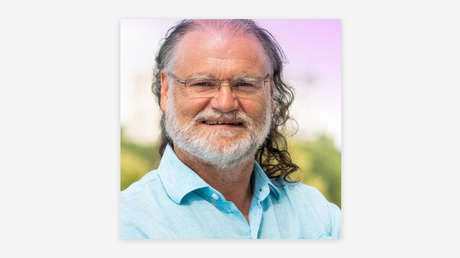 Cómo un hombre con cáncer terminal 'seguirá vivo' gracias a la IA