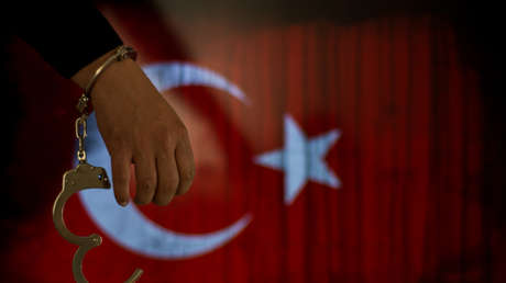 Turquía detiene a 3 altos jefes policiales por posible complot contra el Gobierno