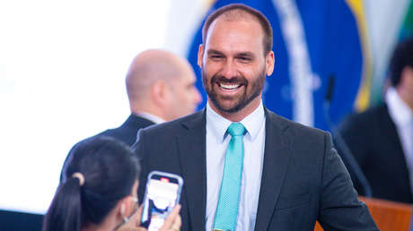 Un hijo de Bolsonaro expresa "todo su apoyo" a Milei en medio de la crisis diplomática con España