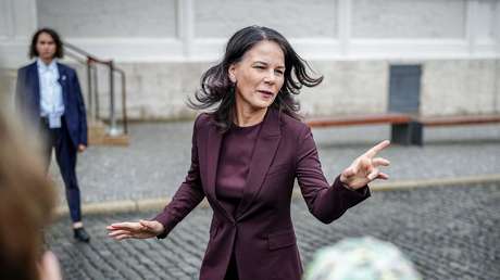 Baerbock acusa a Putin de rechazar el diálogo y Moscú responde