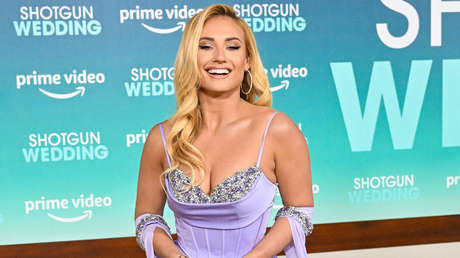 'Influencer' muestra a una exrehén de Hamás en un anuncio de cosmética