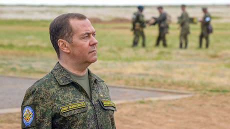 "¿Eso es lo que realmente quiere?": Medvédev lanza una pregunta al canciller polaco