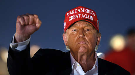 Trump considera indultar a Julian Assange