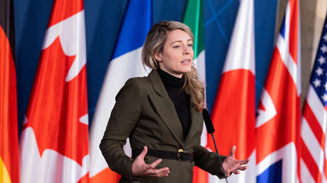 La canciller canadiense: "No hay restricciones para el uso de nuestras armas por Kiev"