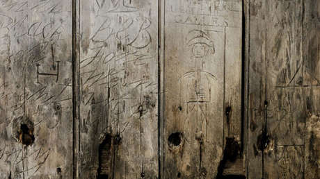 Hallan grafitis de 200 años de soldados burlándose de Napoleón