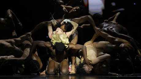 Demandan a Madonna por someter a sus fanáticos a "pornografía sin previo aviso"