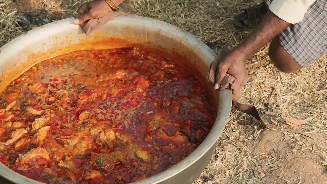Taquero mexicano termina en el hospital al aceptar un reto viral en las calles de la India