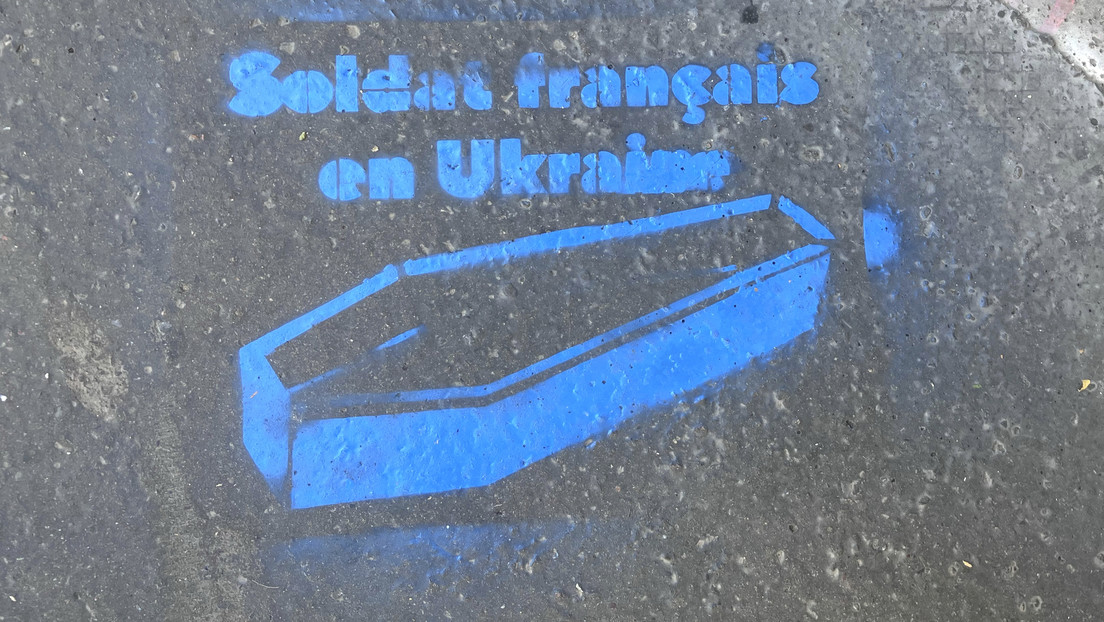 Tres detenidos en París por hacer grafitis de ataúdes contra el envío de soldados a Ucrania