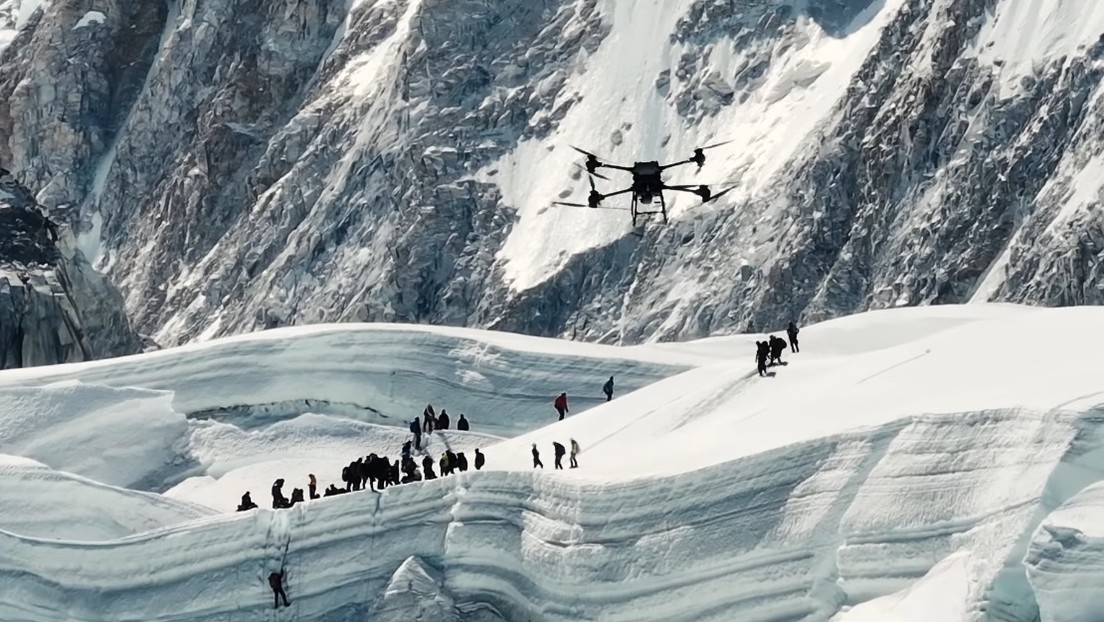 VIDEO: Un dron entrega cargas en el Everest por primera vez